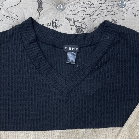 CENY Women's  V-Neck  Sweater - Picture 6 of 10